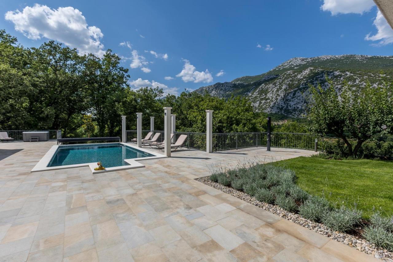 Villa Grey Stone Gata Exteriör bild