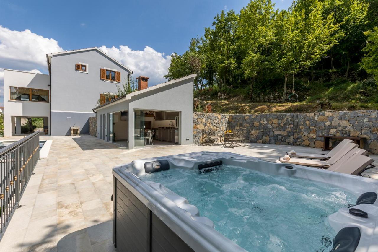 Villa Grey Stone Gata Exteriör bild