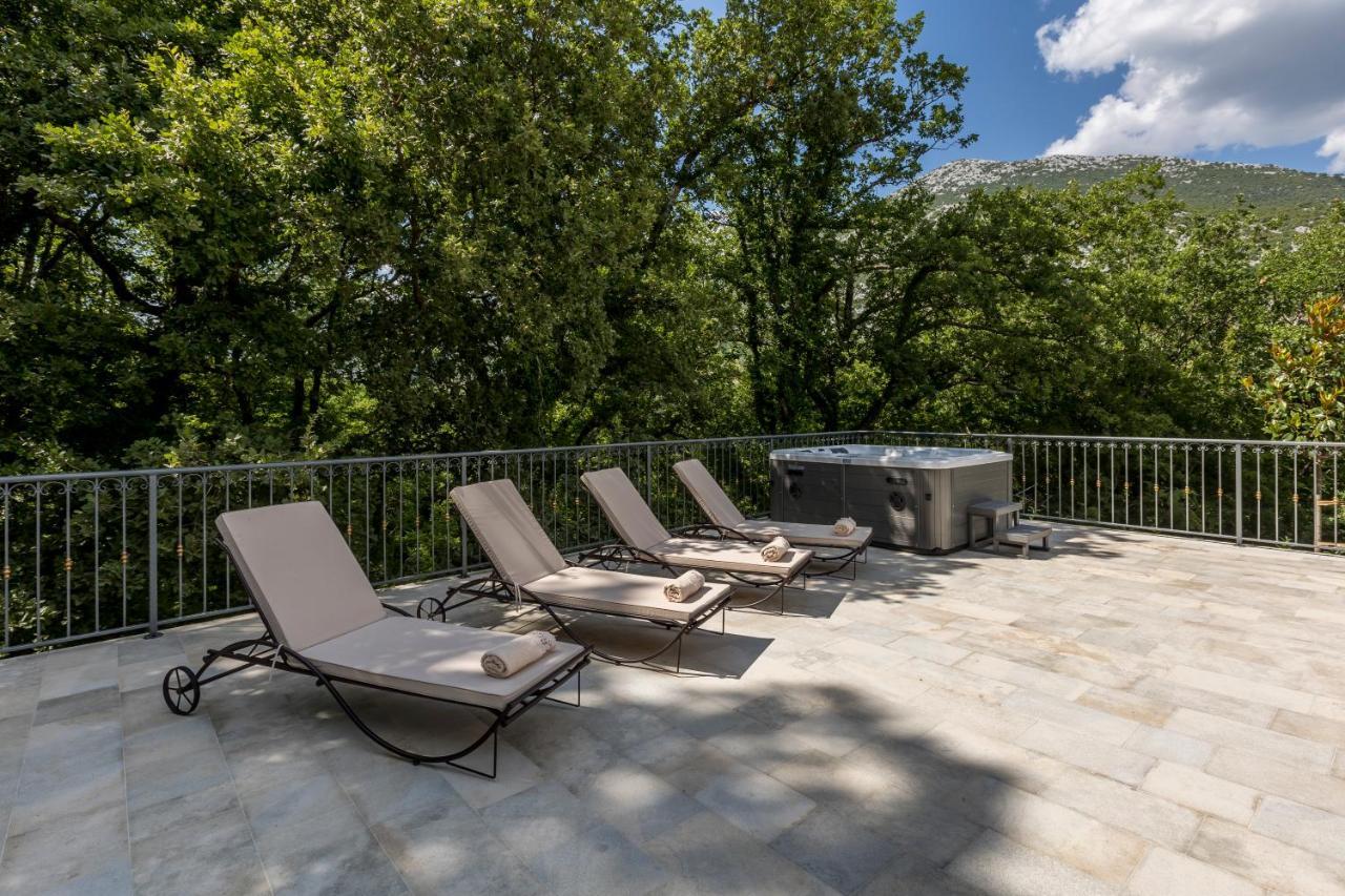 Villa Grey Stone Gata Exteriör bild