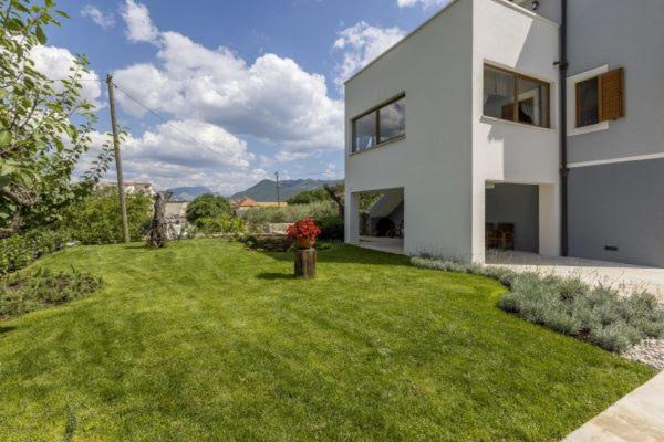 Villa Grey Stone Gata Exteriör bild